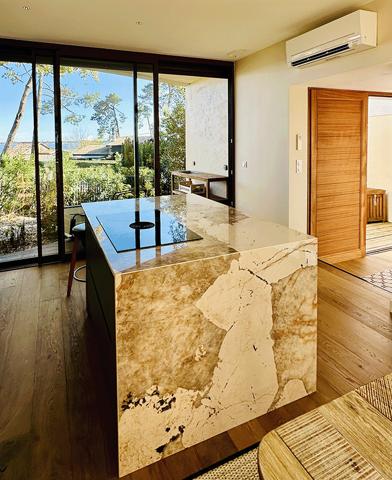 Cap Ferret, 2ème ligne, accès direct à la plage, jolie villa d’architecte de 120 m2 habitable, en prise directe avec le bassin, piscine et parking privé