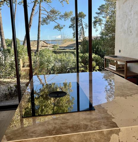 Cap Ferret, 2ème ligne, accès direct à la plage, jolie villa d’architecte de 120 m2 habitable, en prise directe avec le bassin, piscine et parking privé