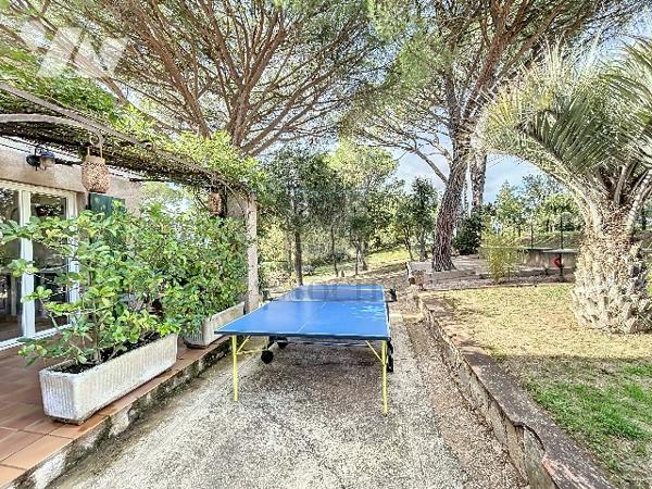 Vidauban, une villa avec piscine, pool house et garage aménagé en studio.