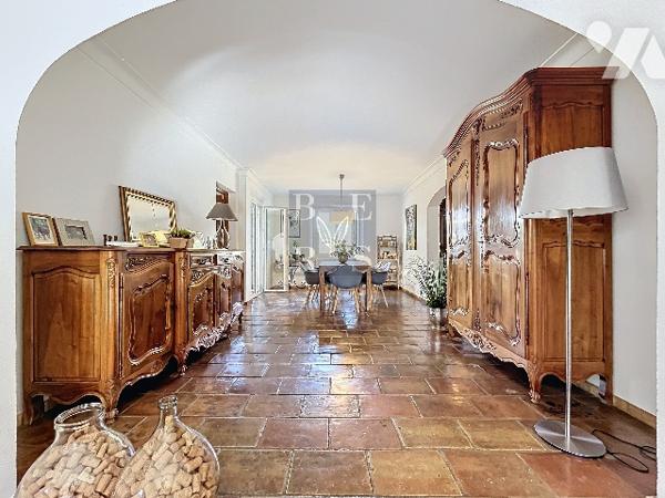 Vidauban, une villa avec piscine, pool house et garage aménagé en studio.