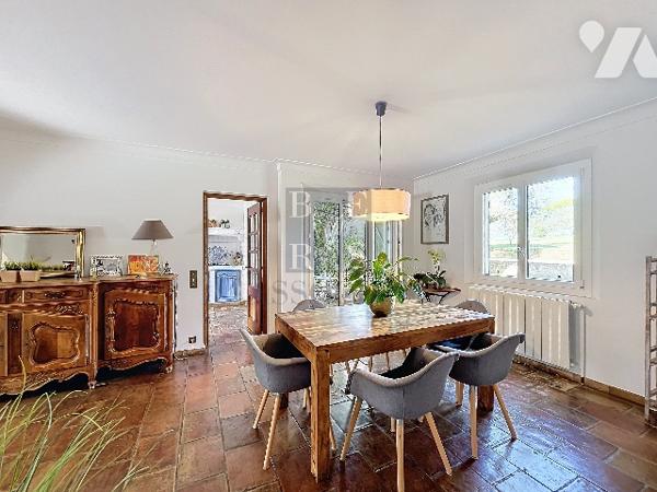 Vidauban, une villa avec piscine, pool house et garage aménagé en studio.