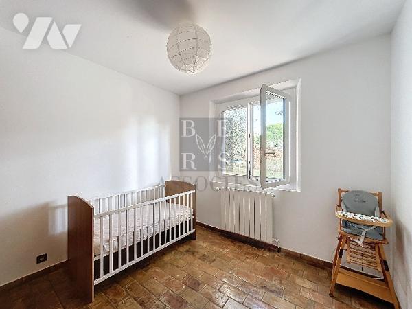 Vidauban, une villa avec piscine, pool house et garage aménagé en studio.