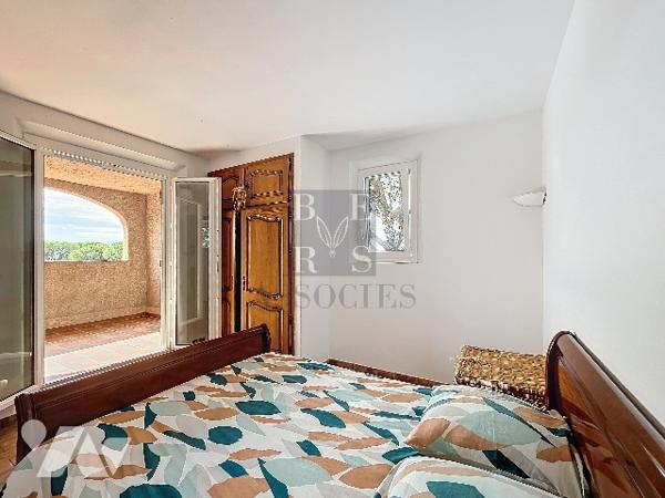 Vidauban, une villa avec piscine, pool house et garage aménagé en studio.