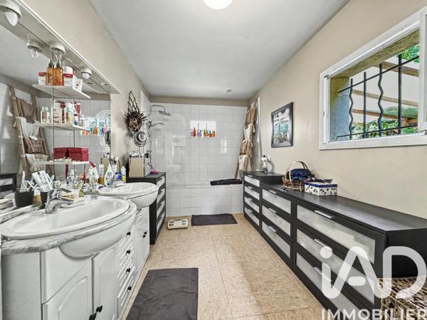 Maison à vendre 5 pièces 140 m² Le Mesnil-Saint-Denis
