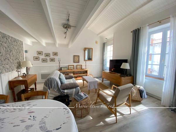 Maison à vendre 2 pièces SAINT GILLES CROIX DE VIE (85)- T2 mezzanine avec sa courette et une dépendance