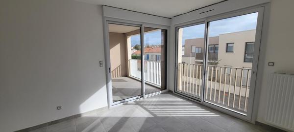APPARTEMENT AVEC BALCON, CAVE, 2 PARKINGS