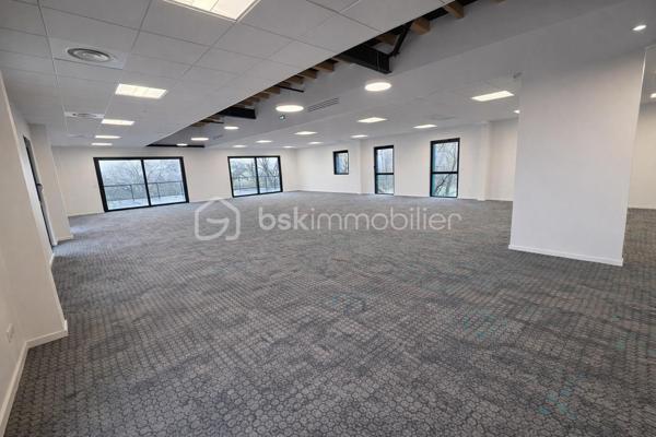 Local commercial de 1 383 m²