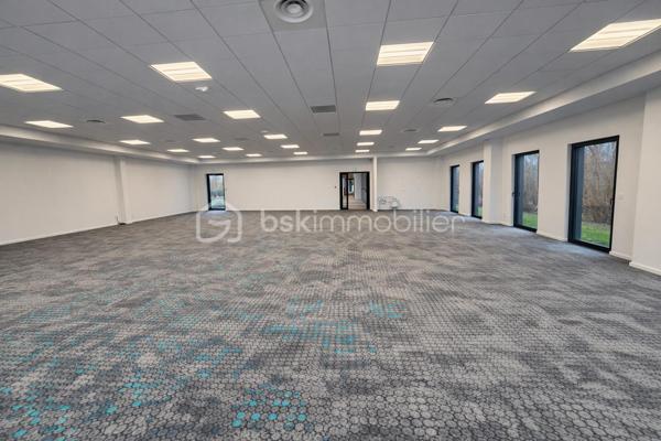 Local commercial de 1 383 m²