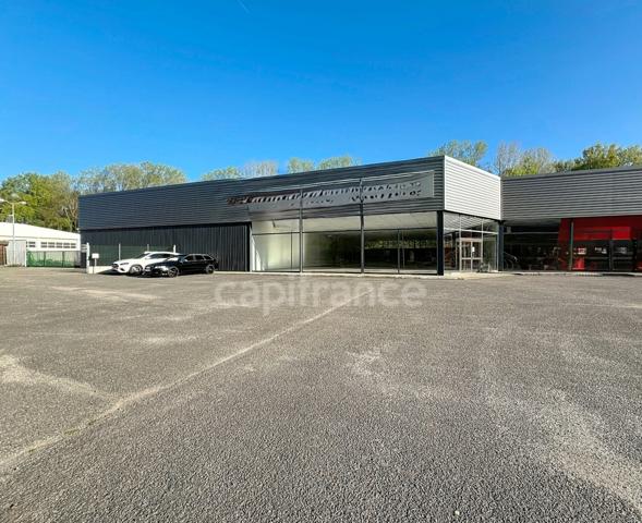 Local/bureau à louer MONTMELIAN (73) - location d'un local de 2 063 m² - parking