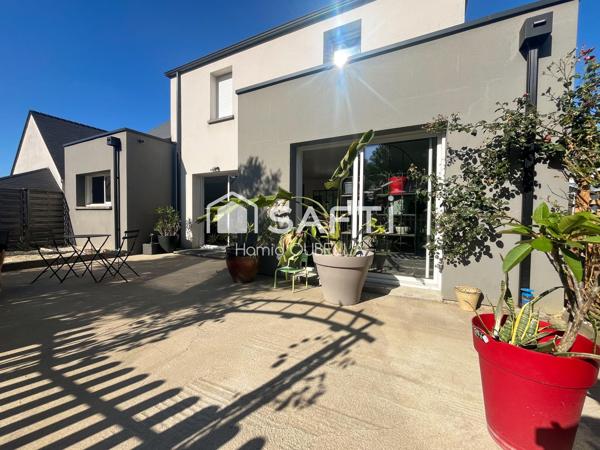 Maison de 112m2 sur un terrain de 479m2, 4 chambres, suite parentale de plain-pied, garage et jardin.