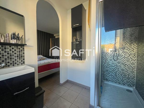 Maison de 112m2 sur un terrain de 479m2, 4 chambres, suite parentale de plain-pied, garage et jardin.