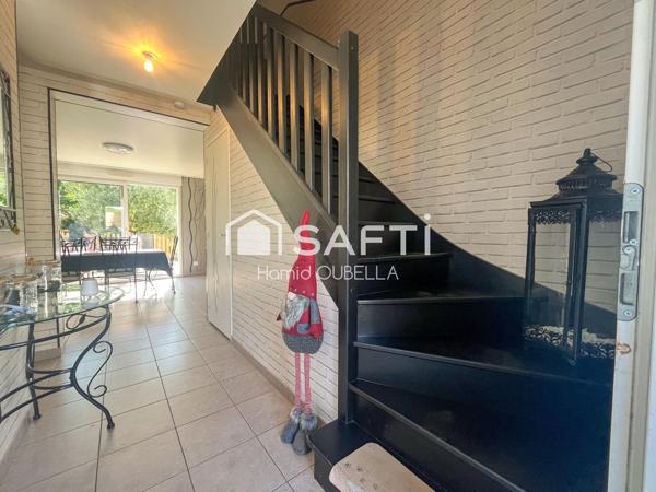Maison de 112m2 sur un terrain de 479m2, 4 chambres, suite parentale de plain-pied, garage et jardin.