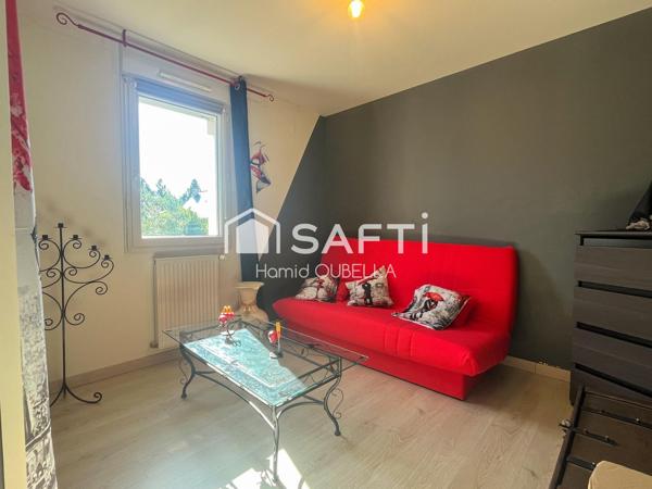 Maison de 112m2 sur un terrain de 479m2, 4 chambres, suite parentale de plain-pied, garage et jardin.