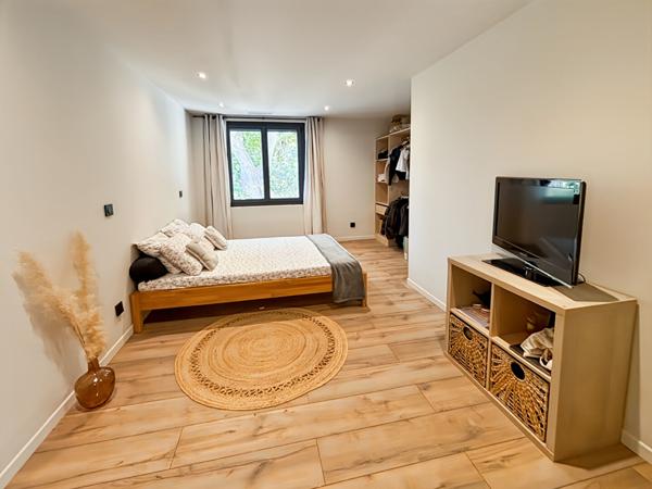 MAS DE CHARME ENTIEREMENT RÉNOVÉ ? 351 m² HABITABLES ? 1 Ha ? PISCINE CHAUFFÉE
