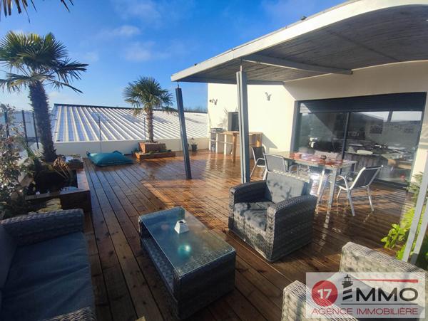 Bâtiment avec Appartement T4 + 4 Garages en zone artisanale Saint Vivien