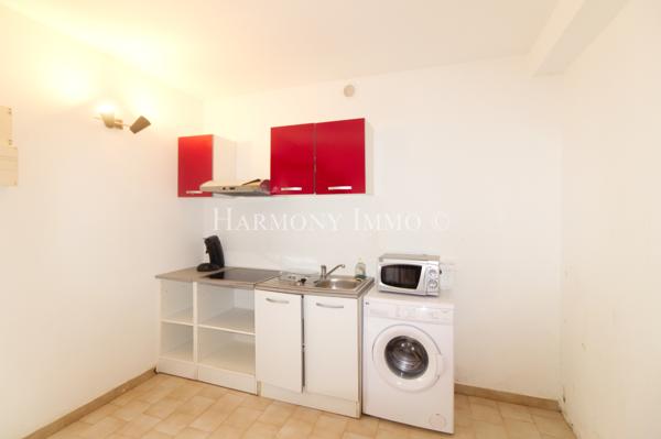 Appartement en rez de jardin au calme à Porto avec terrasse.