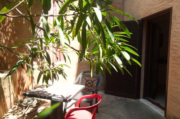 Appartement en rez de jardin au calme à Porto avec terrasse.