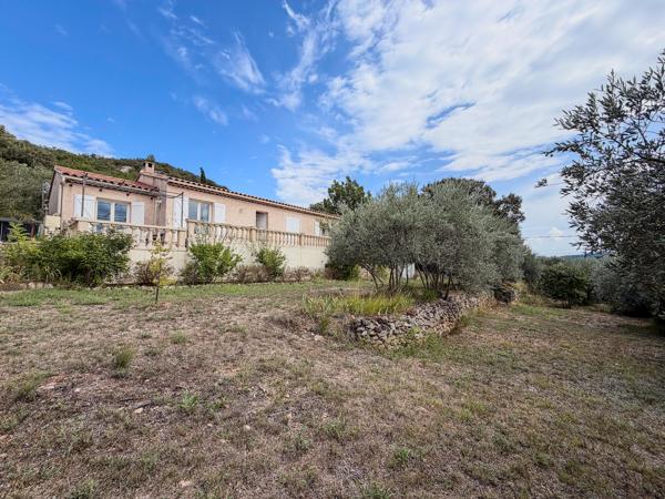 Villa de plain-pied avec vue dégagée et terrain piscinable à Rians