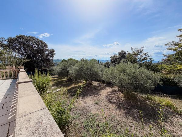 Villa de plain-pied avec vue dégagée et terrain piscinable à Rians