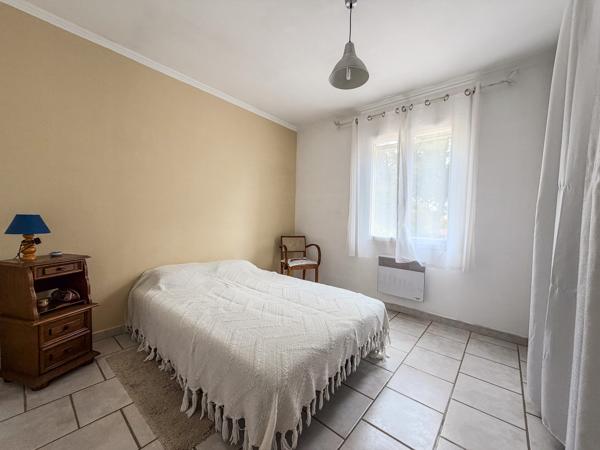 Villa de plain-pied avec vue dégagée et terrain piscinable à Rians