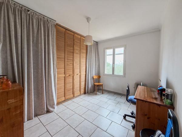 Villa de plain-pied avec vue dégagée et terrain piscinable à Rians