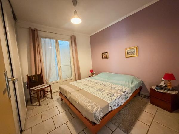 Villa de plain-pied avec vue dégagée et terrain piscinable à Rians