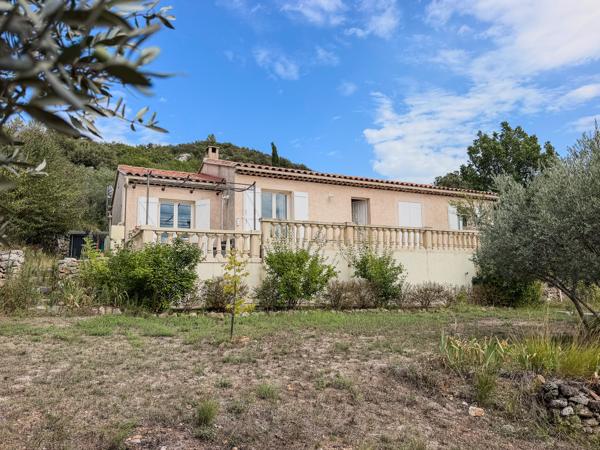 Villa de plain-pied avec vue dégagée et terrain piscinable à Rians
