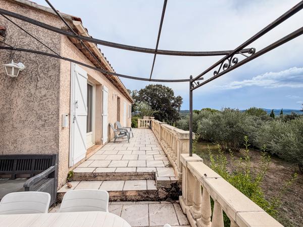 Villa de plain-pied avec vue dégagée et terrain piscinable à Rians