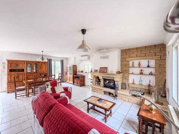 Villa de plain-pied avec vue dégagée et terrain piscinable à Rians