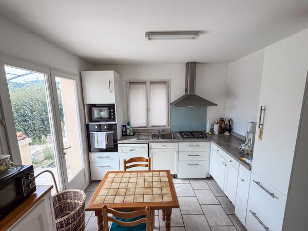 Villa de plain-pied avec vue dégagée et terrain piscinable à Rians