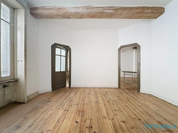 APPARTEMENT T1/2 A AMENAGER EN RDC DANS UNE COPRO REFAITE A NEUF