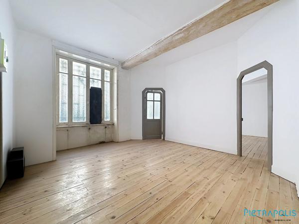 APPARTEMENT T1/2 A AMENAGER EN RDC DANS UNE COPRO REFAITE A NEUF
