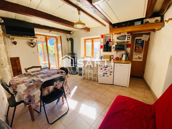 Charmante petite maison avec terrasse aux Fréaux