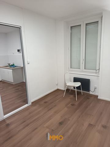 Grand studio à louer 750 € par mois à Décines Charpieu