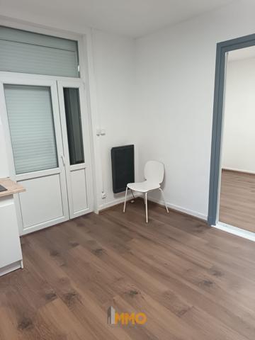 Grand studio à louer 750 € par mois à Décines Charpieu