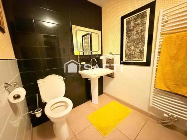 MAISON DE 364 M2 SUR TERRAIN DE 902 M2 A REGUINY