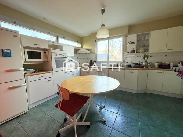 MAISON DE 364 M2 SUR TERRAIN DE 902 M2 A REGUINY