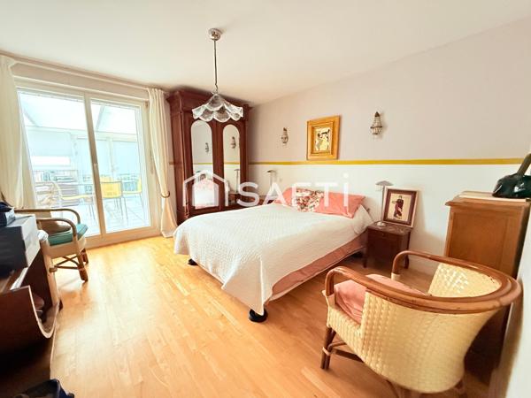 MAISON DE 364 M2 SUR TERRAIN DE 902 M2 A REGUINY