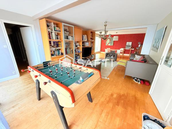 MAISON DE 364 M2 SUR TERRAIN DE 902 M2 A REGUINY