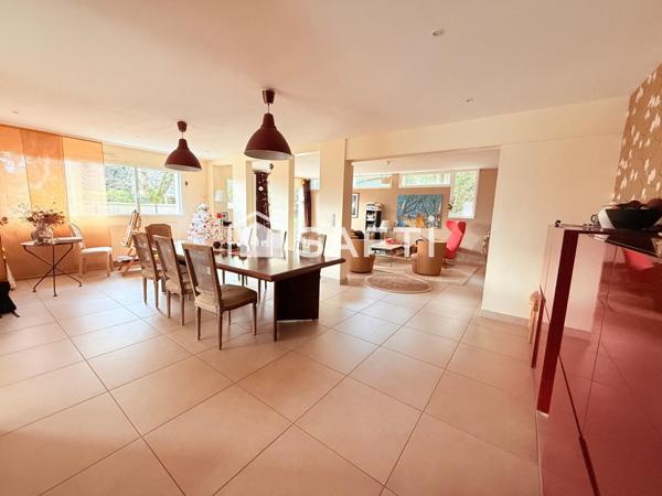 MAISON DE 364 M2 SUR TERRAIN DE 902 M2 A REGUINY