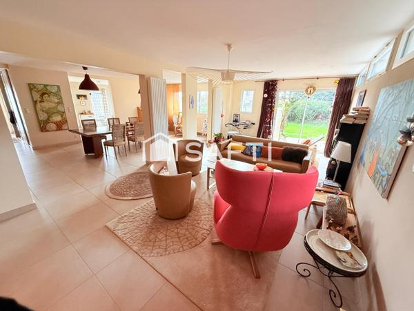 MAISON DE 364 M2 SUR TERRAIN DE 902 M2 A REGUINY