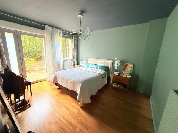 MAISON DE 364 M2 SUR TERRAIN DE 902 M2 A REGUINY