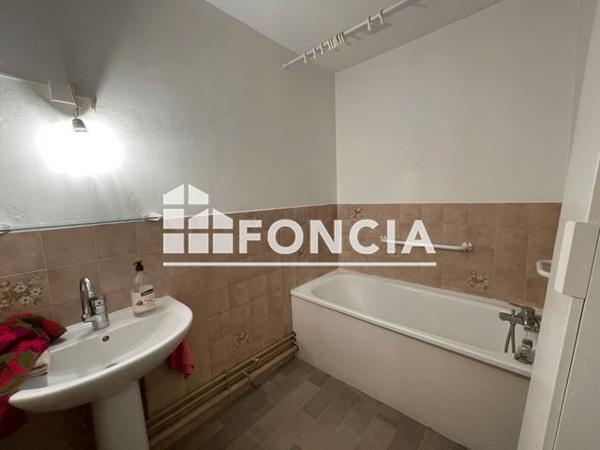 Location Appartement 2 pièces 51.29 m² - 20 RUE MICHELET Hyeres 83400