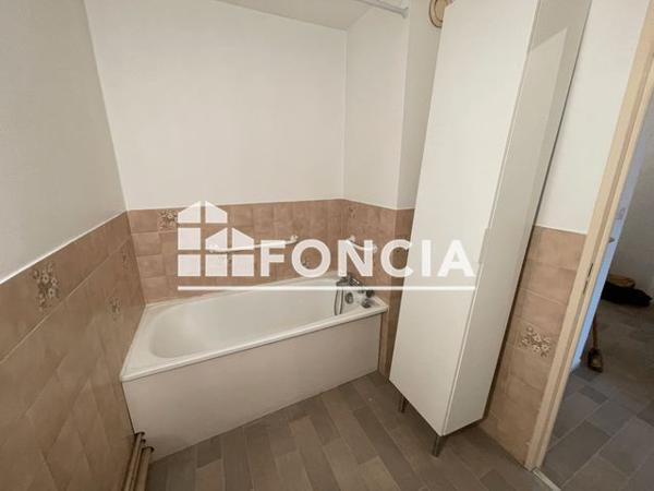 Location Appartement 2 pièces 51.29 m² - 20 RUE MICHELET Hyeres 83400