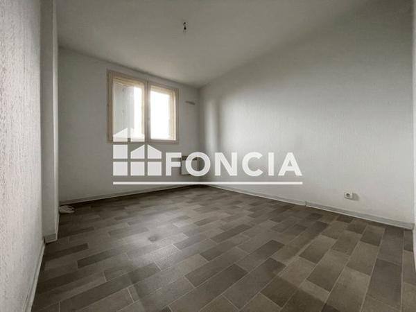 Location Appartement 2 pièces 51.29 m² - 20 RUE MICHELET Hyeres 83400