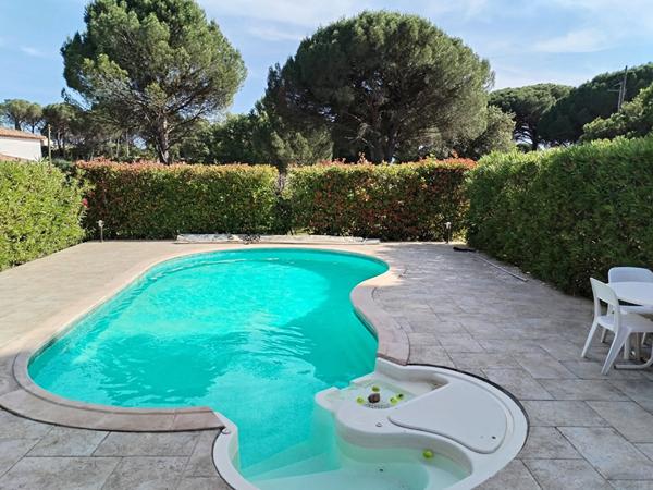 EXCLUSIVITÉ A VENDRE - Maison Vidauban 85 m² , 3 chambres, beau terrain avec piscine et carport .