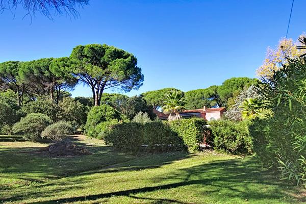 EXCLUSIVITÉ A VENDRE - Maison Vidauban 85 m² , 3 chambres, beau terrain avec piscine et carport .