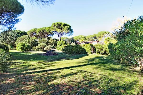 EXCLUSIVITÉ A VENDRE - Maison Vidauban 85 m² , 3 chambres, beau terrain avec piscine et carport .