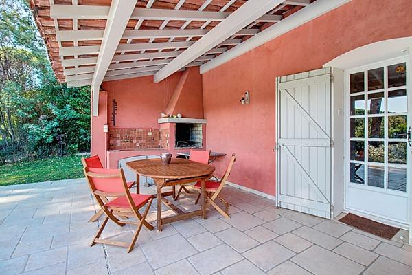 EXCLUSIVITÉ A VENDRE - Maison Vidauban 85 m² , 3 chambres, beau terrain avec piscine et carport .