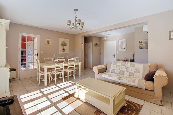 EXCLUSIVITÉ A VENDRE - Maison Vidauban 85 m² , 3 chambres, beau terrain avec piscine et carport .